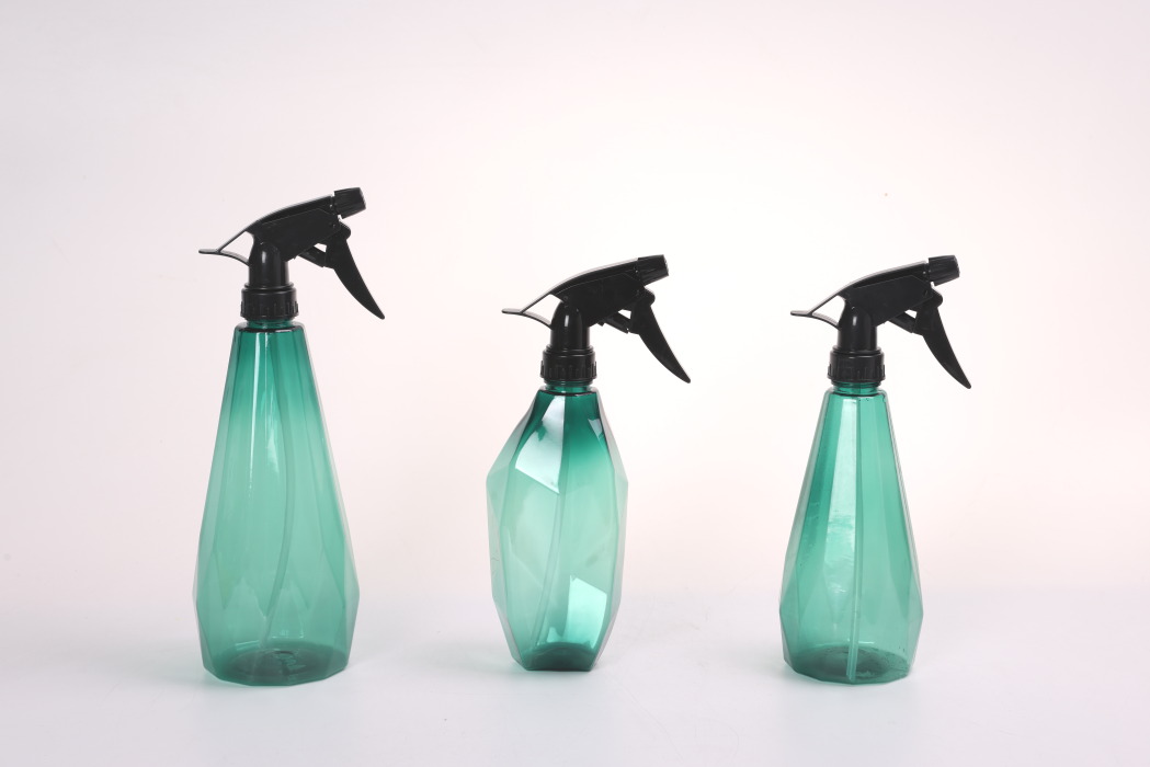 Прозрачная пластиковая бутылка